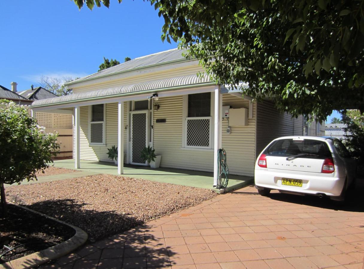 Maeville Cottage Broken Hill Extérieur photo